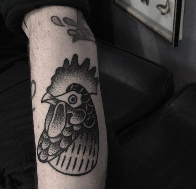 点击大图看下一张:酷酷的点刺技巧黑白简洁纹身图案