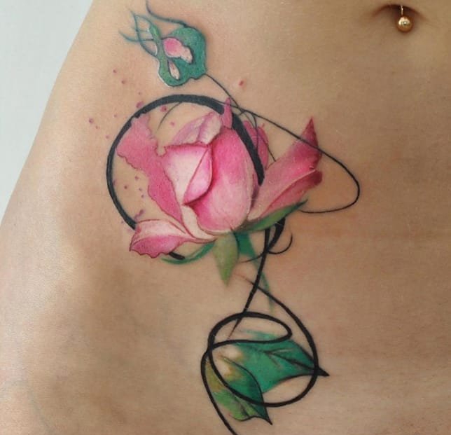 点击大图看下一张：女生中国风花卉泼墨纹身图案