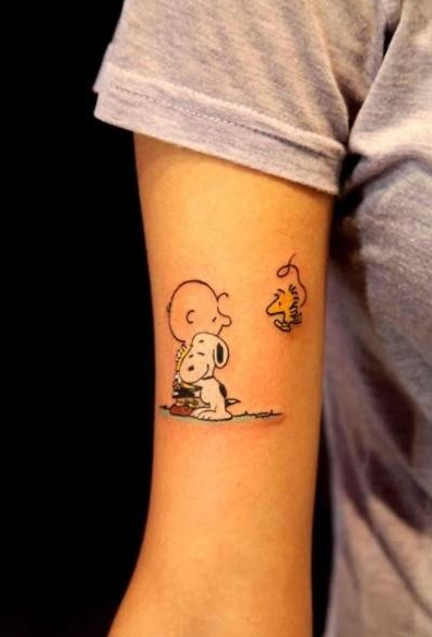 点击大图看下一张：手臂非常可爱的史努比卡通纹身图案