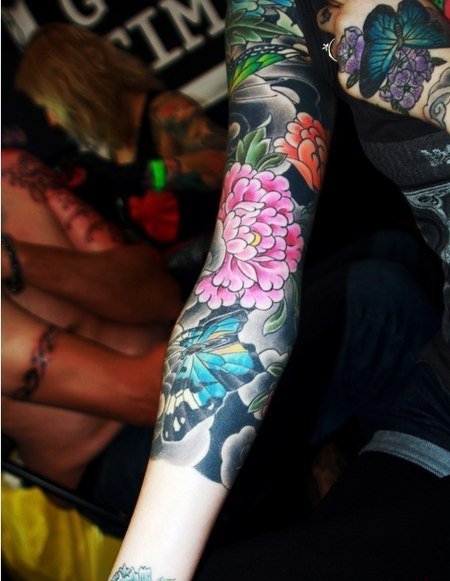 点击大图看下一张：彩色的植物藤花朵纹身动物满臂花臂纹身图案大全