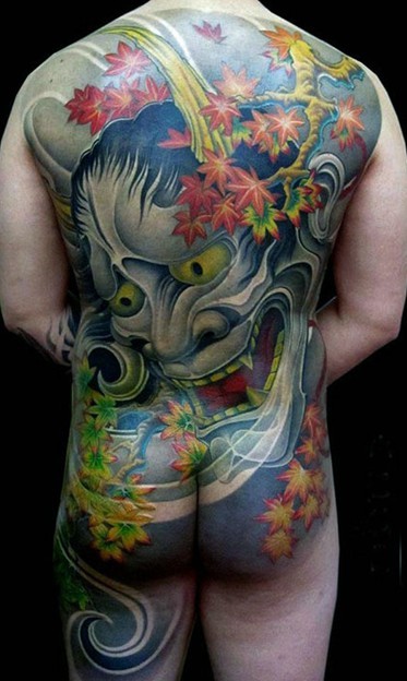 点击大图看下一张：男士满背个性的般若枫叶纹身图案