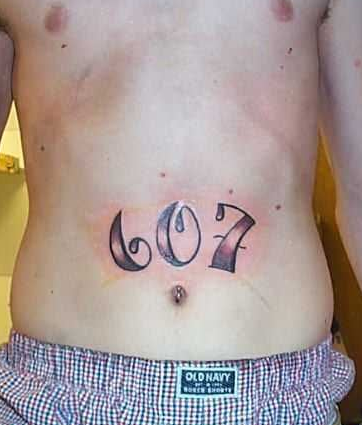 点击大图看下一张：扇形渐变色数字腹部刺青图案