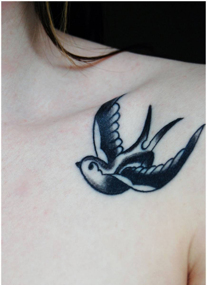 点击大图看下一张：女生简约线条纹身点刺技巧图案