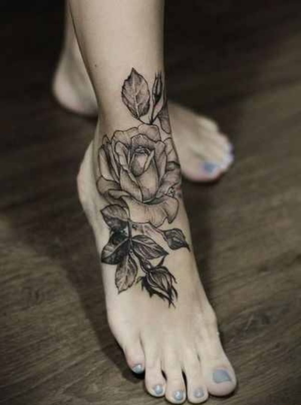 点击大图看下一张：女生脚踝上简约纹身图案