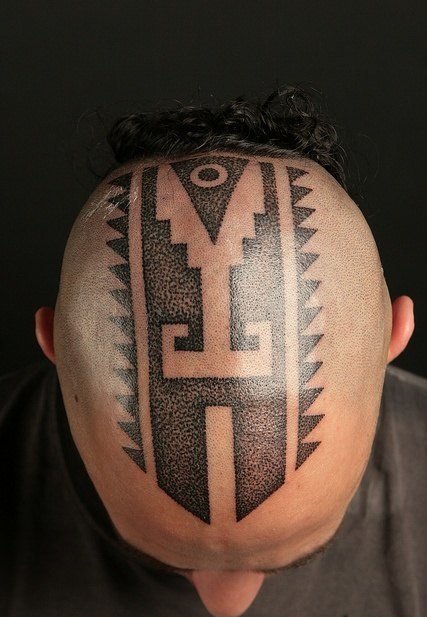 点击大图看下一张：漂亮的黑色的点刺纹身几何纹身图案