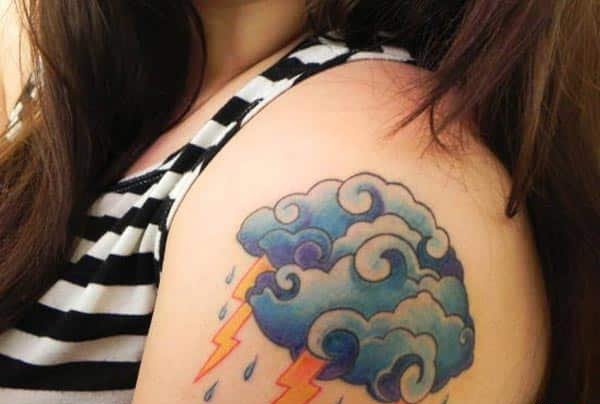 点击大图看下一张：适合女生的云朵系列纹身图案