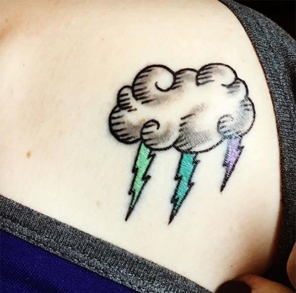 点击大图看下一张：适合女生的云朵系列纹身图案