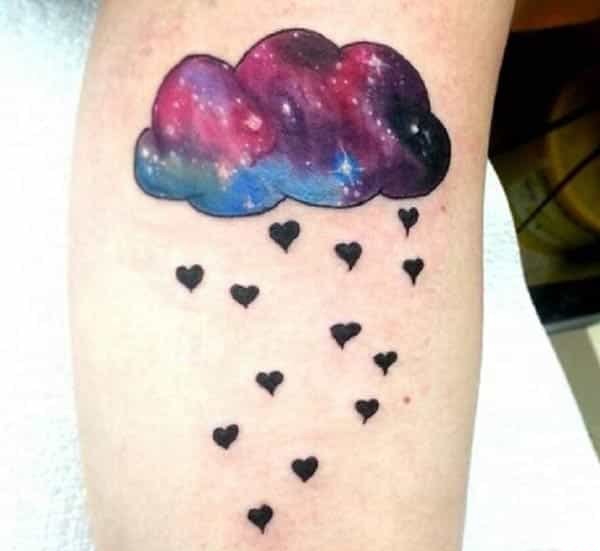 点击大图看下一张:适合女生的云朵系列纹身图案