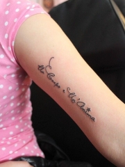 女生手臂好看的英文字纹身图案