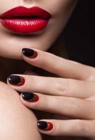 时尚反法式黑色搭配红色圆头短指甲美甲款式图片