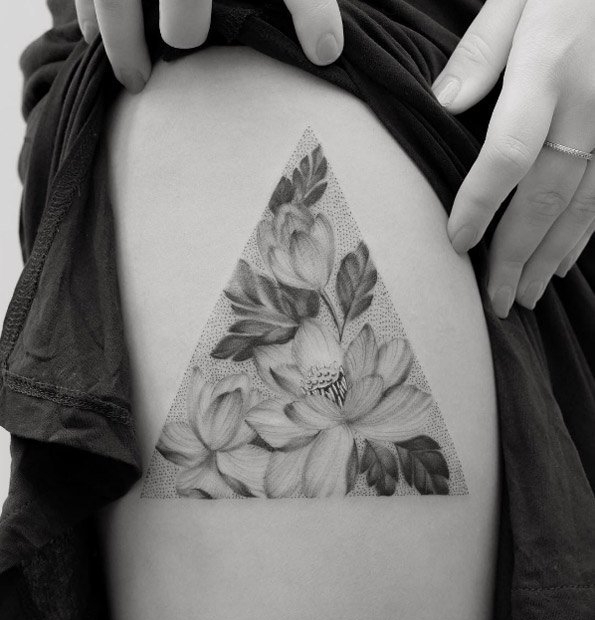 点击大图看下一张：文艺女生喜爱的花朵纹身图案