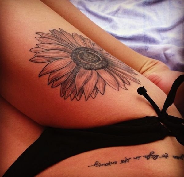 点击大图看下一张：女生喜爱的唯美向日葵纹身图案