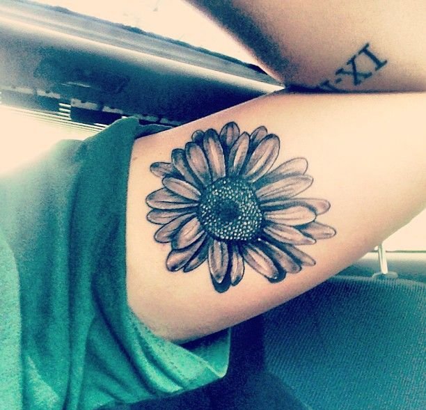 点击大图看下一张：女生喜爱的唯美向日葵纹身图案