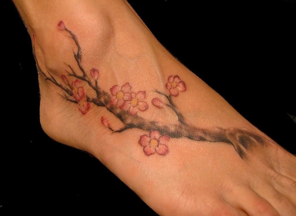 点击大图看下一张：女生中国风梅花纹身小花朵植物颜料纹身图案