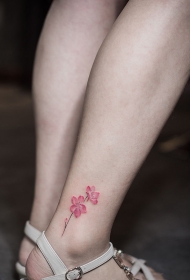 脚踝美丽的花蕊彩绘纹身图案
