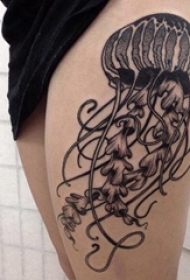 腿部黑白点刺纹身水母纹身图片