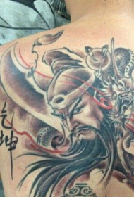 男士背部个性的关公和龙汉字纹身图