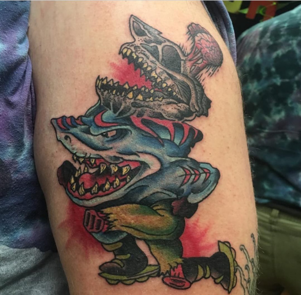 点击大图看下一张：彩色的搞笑卡通纹身鲨鱼纹身小动物纹身图案