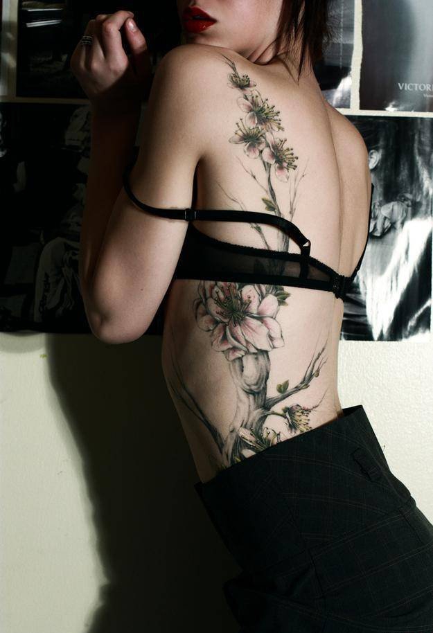 点击大图看下一张：女生喜爱的个性且文艺纹身图案