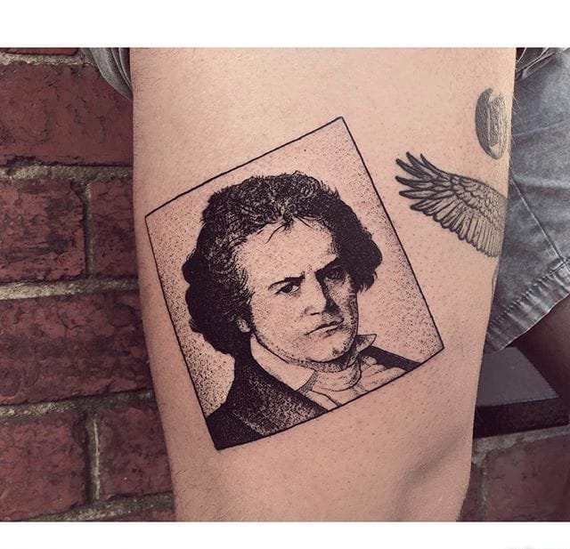 点击大图看下一张:一组装在盒子里的几何元素纹身黑白点刺纹身图片