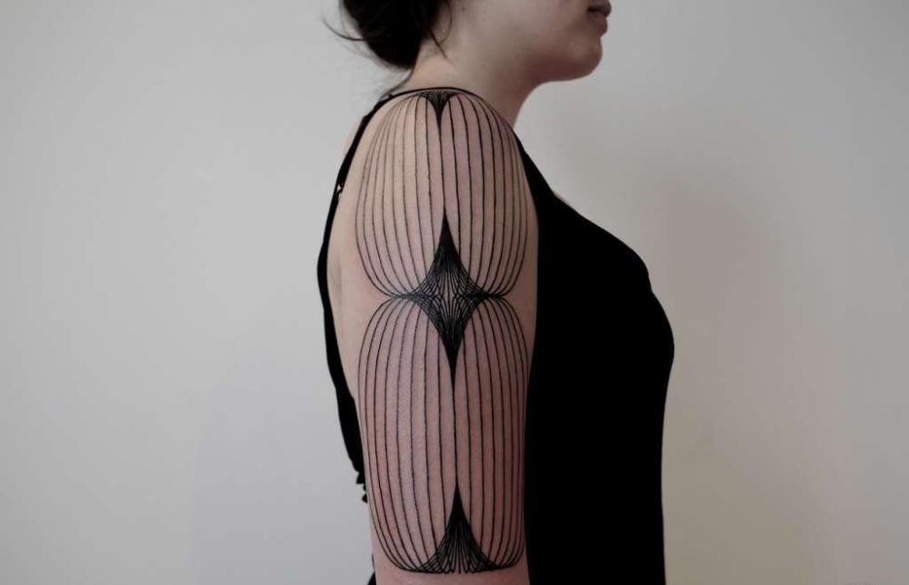 点击大图看下一张:黑白简约线条几何元素纹身图案