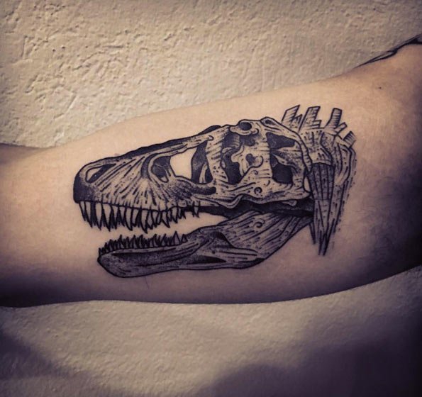 点击大图看下一张:黑色的点刺纹身素描技巧骷髅头纹身动物恐龙纹身图案