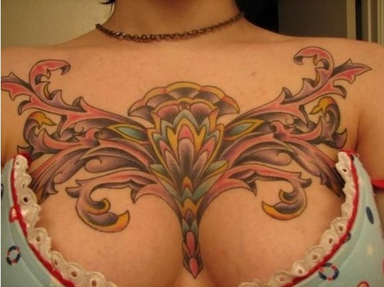 点击大图看下一张：女性胸部看的图腾纹身图案