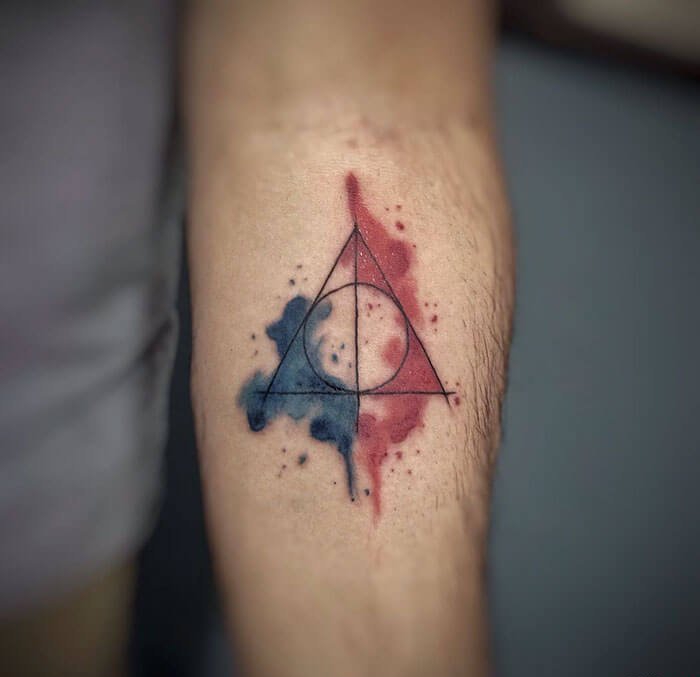 点击大图看下一张：哈利波特系列几何元素简约线条纹身图案