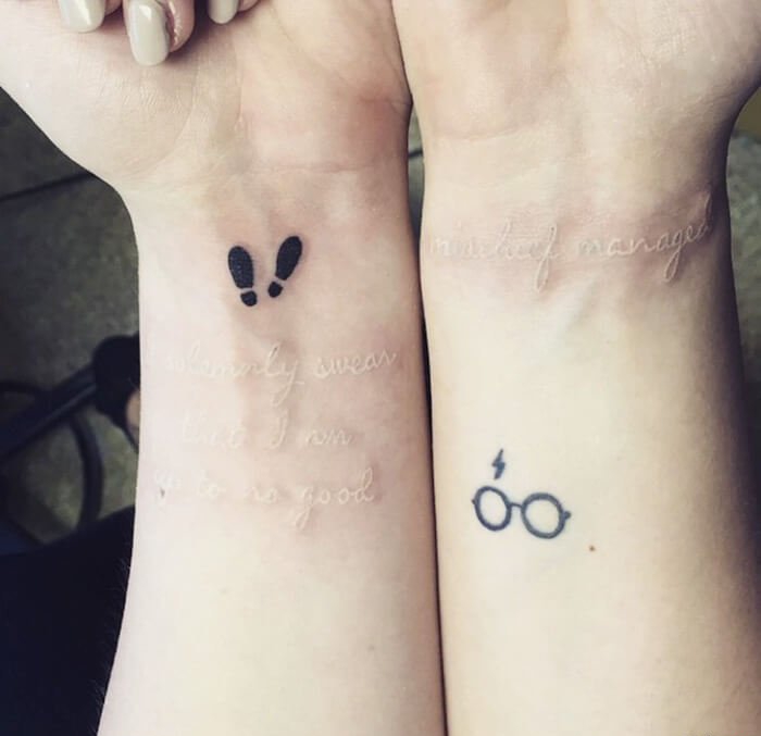 点击大图看下一张:哈利波特系列几何元素简约线条纹身图案