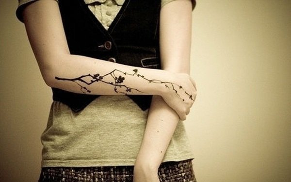 点击大图看下一张：简单个性线条纹身风景图植物纹身图案