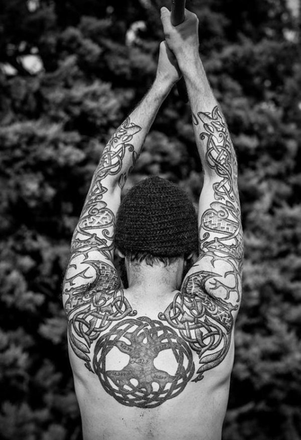 点击大图看下一张:酷酷的纹身黑白灰风格点刺纹身图案