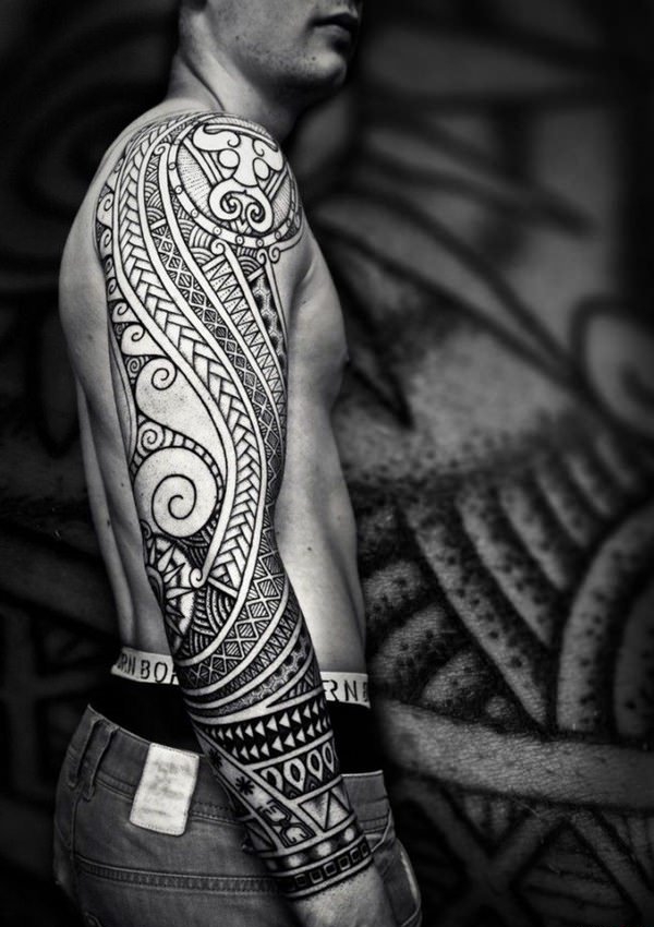点击大图看下一张：男生黑白部落图腾纹身点刺技巧简单个性线条纹身图案