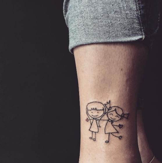 点击大图看下一张：象征女生友谊的线条纹身简洁姐妹纹身小图案