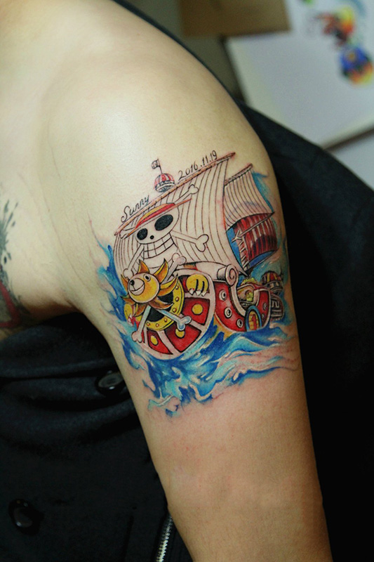 点击大图看下一张：手臂海贼王桑尼号卡通彩绘纹身图案