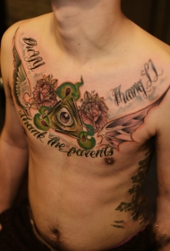 男性胸部上帝之眼翅膀玫瑰纹身图案