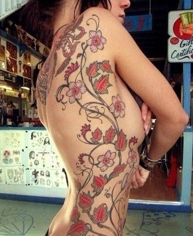 点击大图看下一张：个性美女侧腰花蕊图腾纹身图案