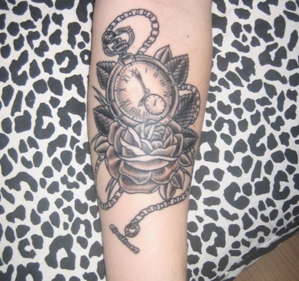 点击大图看下一张：一组多元化纹身圆形古董怀表纹身图案