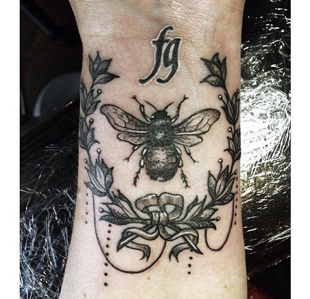 点击大图看下一张：一组男女都喜爱的点刺纹身超个性纹身图案