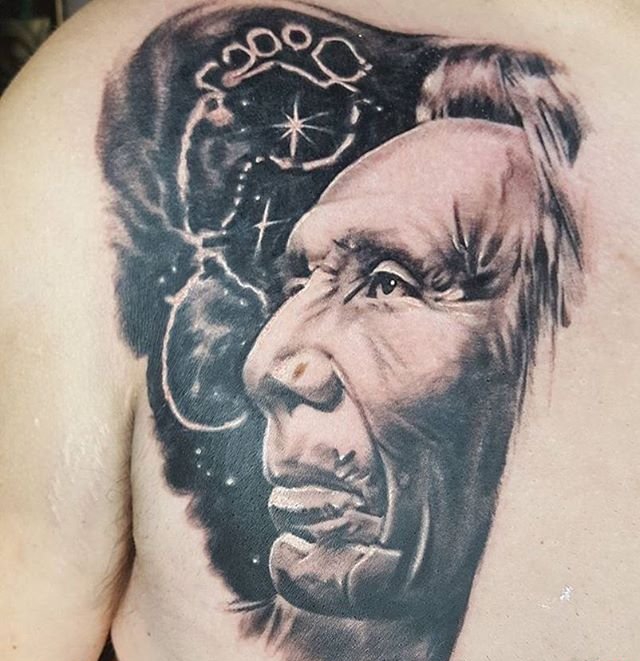 点击大图看下一张：一组男女都喜爱的点刺纹身超个性纹身图案