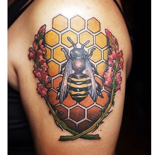 点击大图看下一张：一组男女都喜爱的点刺纹身超个性纹身图案