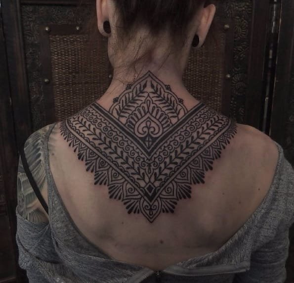 点击大图看下一张:黑白纹身点刺技巧几何元素纹身简单线条纹身图案