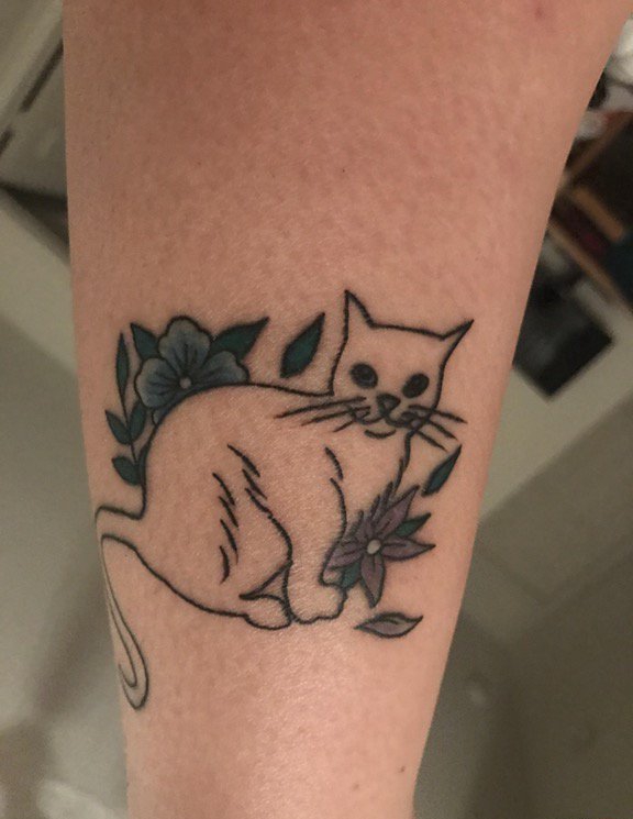 点击大图看下一张：手臂上纹身黑白灰风格点刺纹身植物纹身素材猫纹身图片