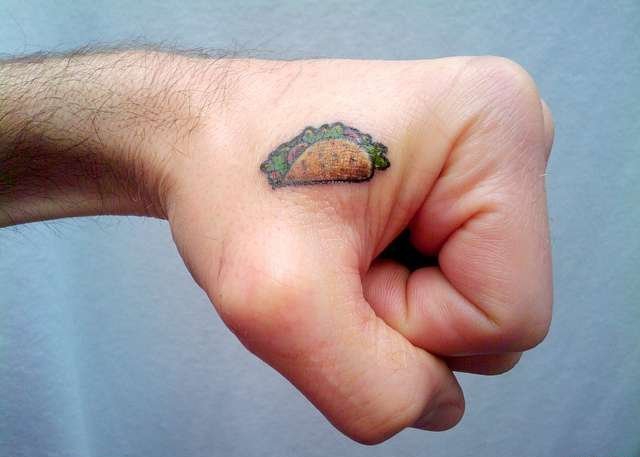 点击大图看下一张:一组简单写实的美味食物纹身图案