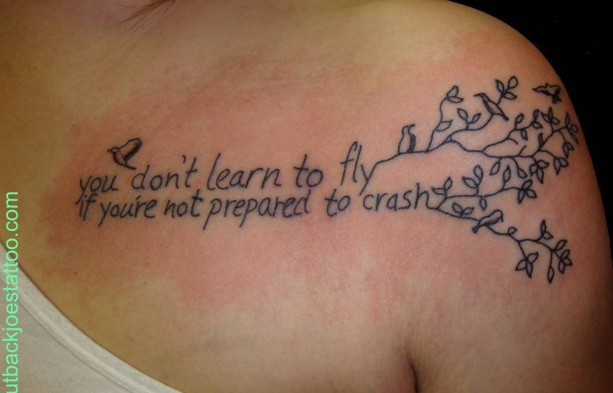 点击大图看下一张：一组女生肩部黑白风格小清新纹身图案