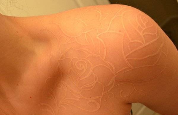 点击大图看下一张：一组女生喜爱的超美的白色隐形纹身图案