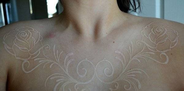 点击大图看下一张：一组女生喜爱的超美的白色隐形纹身图案