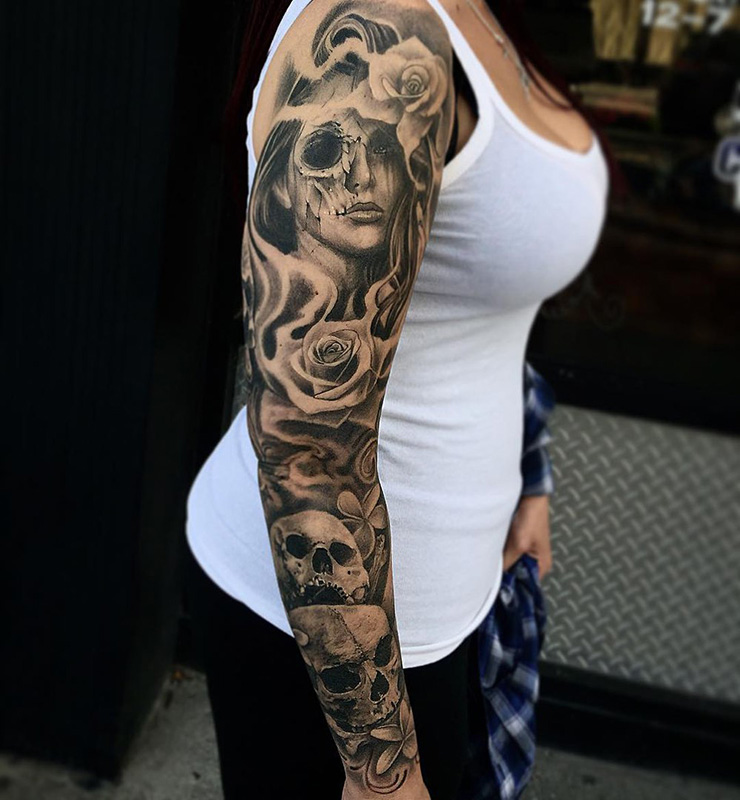 点击大图看下一张：手臂黑灰玫瑰女郎肖像骷髅纹身图案