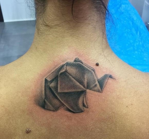 点击大图看下一张:黑白灰风格几何元素纹身小动物纹身图案