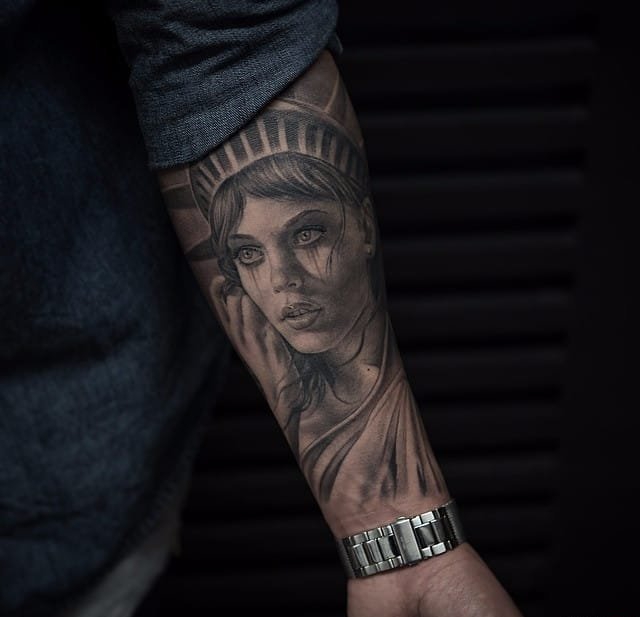 点击大图看下一张：一组关于纽约城市和人物的黑白灰风格点刺纹身图案