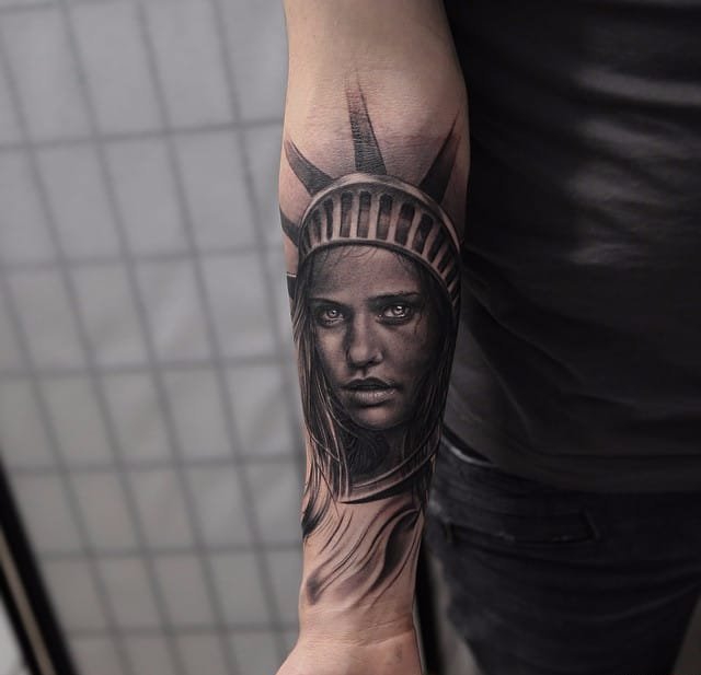 点击大图看下一张:一组关于纽约城市和人物的黑白灰风格点刺纹身图案